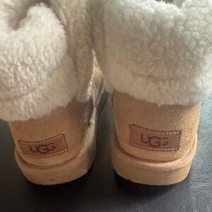 UGG Classic Tan and Cream Shearling Boots kids size 1